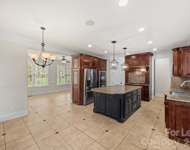 334 Stone Cliff Lane - Photo Thumbnail 7
