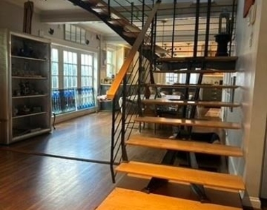 404 W 8th Street - Photo Thumbnail 14