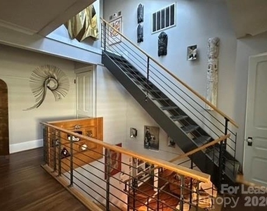 404 W 8th Street - Photo Thumbnail 11