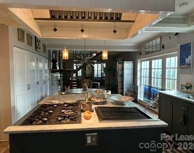 404 W 8th Street - Photo Thumbnail 29