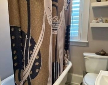 404 W 8th Street - Photo Thumbnail 36
