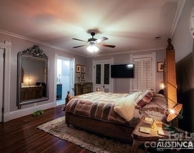 404 W 8th Street - Photo Thumbnail 2