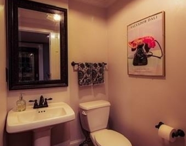 404 W 8th Street - Photo Thumbnail 42