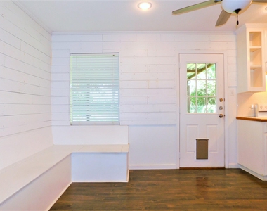 720 Chisholm Trail - Photo Thumbnail 5
