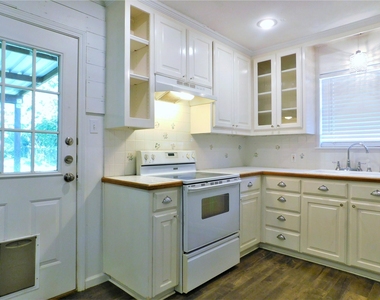 720 Chisholm Trail - Photo Thumbnail 9