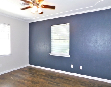 720 Chisholm Trail - Photo Thumbnail 12