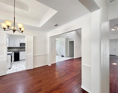 2312 Bush Circle - Photo Thumbnail 11