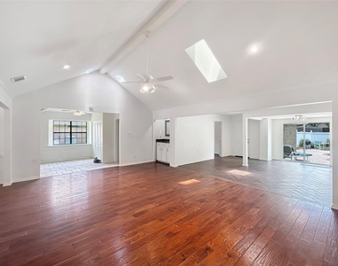 2312 Bush Circle - Photo Thumbnail 4