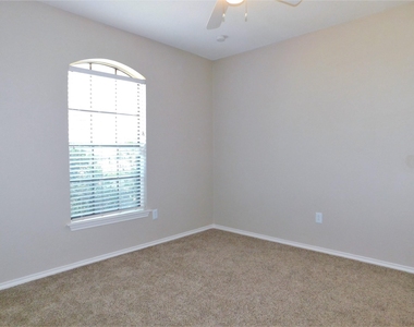 8865 Camfield Way - Photo Thumbnail 13