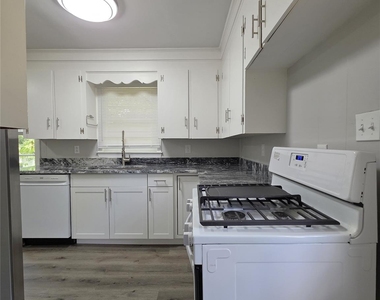 502 Cardinal Court - Photo Thumbnail 6