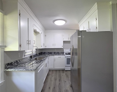 502 Cardinal Court - Photo Thumbnail 4