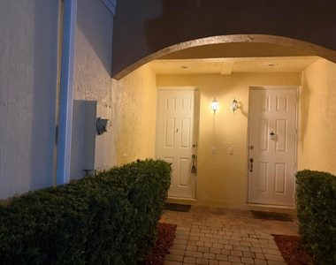 4673 Sw 75th Way - Photo Thumbnail 5
