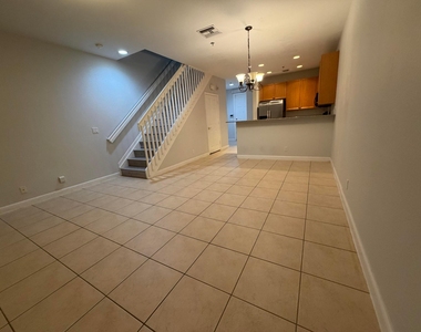 4673 Sw 75th Way - Photo Thumbnail 3