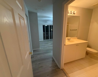 4673 Sw 75th Way - Photo Thumbnail 16