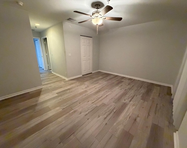 4673 Sw 75th Way - Photo Thumbnail 9