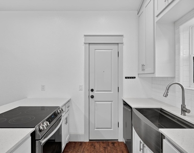 1216 W Nelson Street - Photo Thumbnail 6