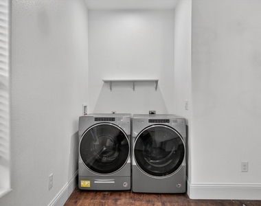 1216 W Nelson Street - Photo Thumbnail 18