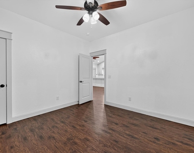 1216 W Nelson Street - Photo Thumbnail 13