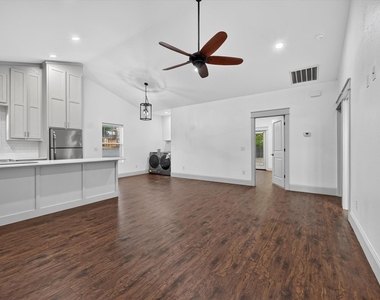 1216 W Nelson Street - Photo Thumbnail 1