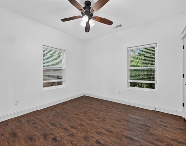 1216 W Nelson Street - Photo Thumbnail 12
