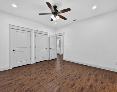 1216 W Nelson Street - Photo Thumbnail 15