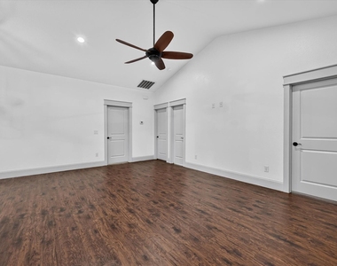 1216 W Nelson Street - Photo Thumbnail 9