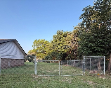 739 W Pine Street - Photo Thumbnail 10