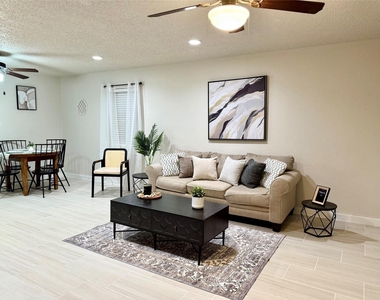 739 W Pine Street - Photo Thumbnail 3