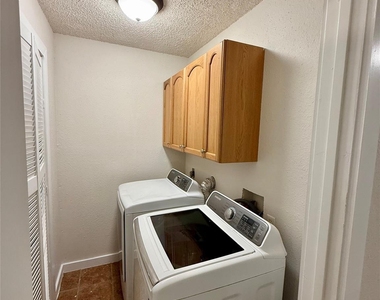 739 W Pine Street - Photo Thumbnail 7