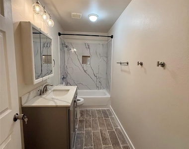 739 W Pine Street - Photo Thumbnail 8