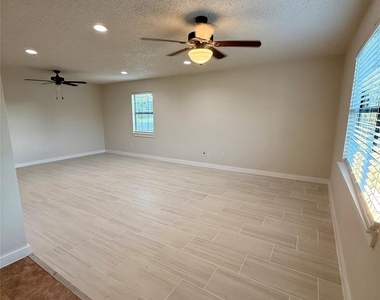 739 W Pine Street - Photo Thumbnail 6