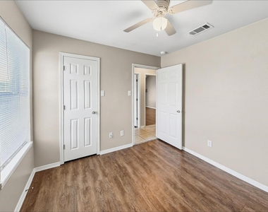 1709 Novella Court - Photo Thumbnail 16