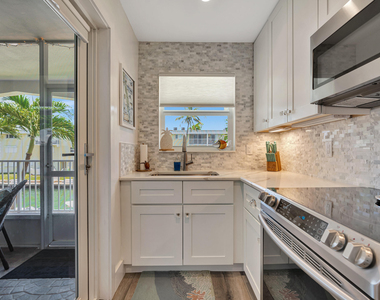 110 Shore Court - Photo Thumbnail 13