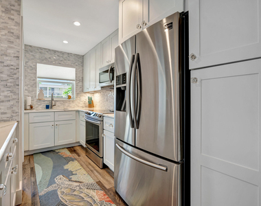 110 Shore Court - Photo Thumbnail 14