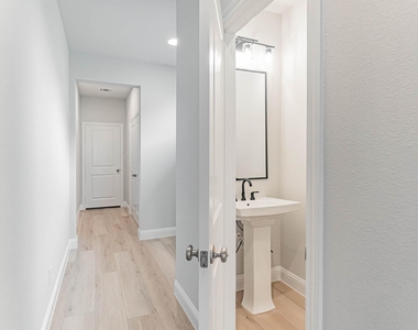 933 Carnation Drive - Photo Thumbnail 13
