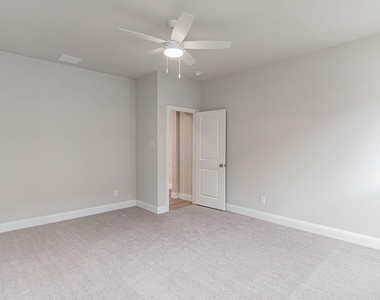 933 Carnation Drive - Photo Thumbnail 11