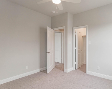 933 Carnation Drive - Photo Thumbnail 15