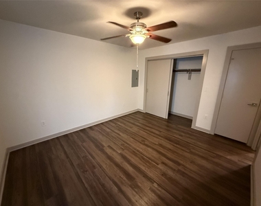 1925 Moser Avenue - Photo Thumbnail 3