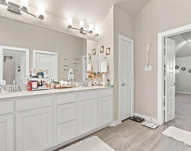 247 Half Moon Drive - Photo Thumbnail 19