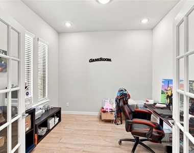 247 Half Moon Drive - Photo Thumbnail 11