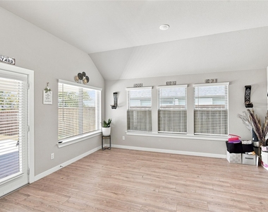 247 Half Moon Drive - Photo Thumbnail 12