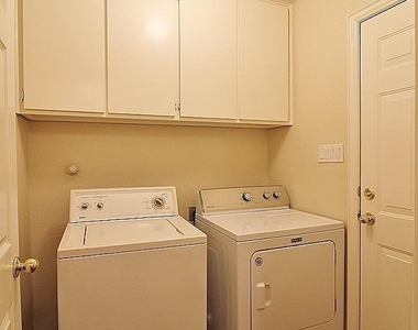 302 Aspen Court W - Photo Thumbnail 16