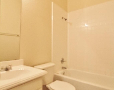 302 Aspen Court W - Photo Thumbnail 15