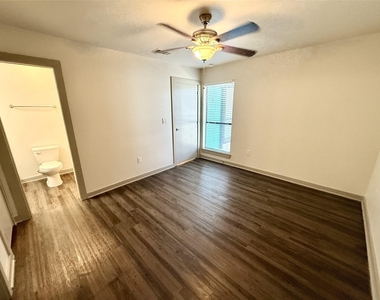 1925 Moser Avenue - Photo Thumbnail 4