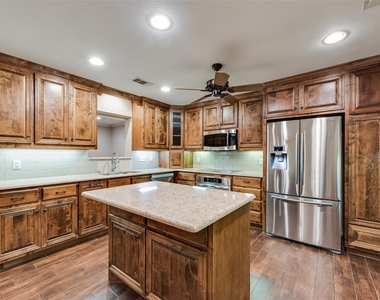 763 Moore Road - Photo Thumbnail 9