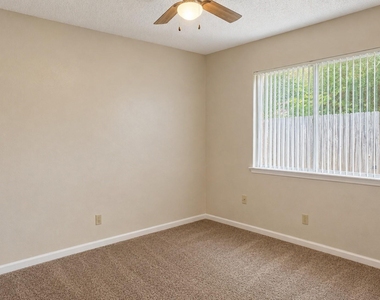 5306 Pampas Court - Photo Thumbnail 13