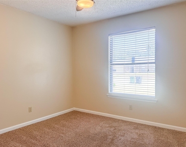 5306 Pampas Court - Photo Thumbnail 15