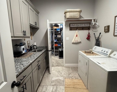 1013 Sky Court - Photo Thumbnail 32