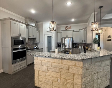 1013 Sky Court - Photo Thumbnail 12
