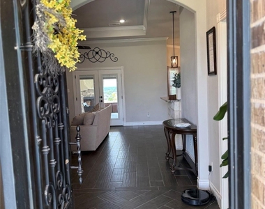 1013 Sky Court - Photo Thumbnail 4